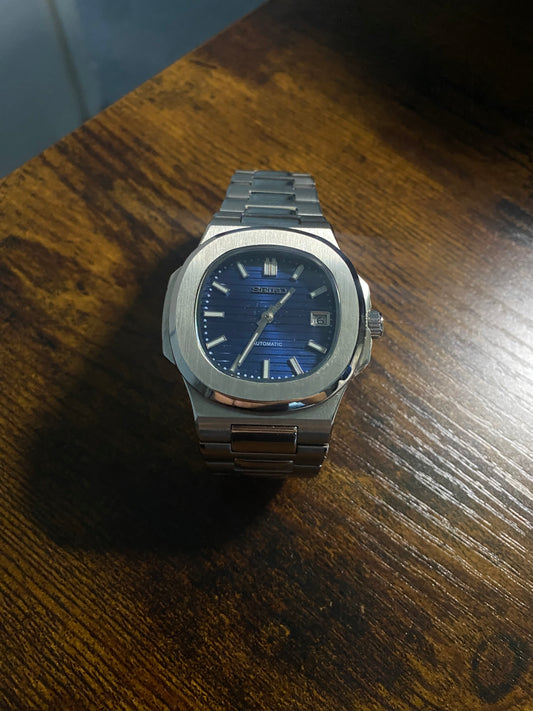 Montre Automatique — Boîtier Octogonal & Cadran Bleu Nuit