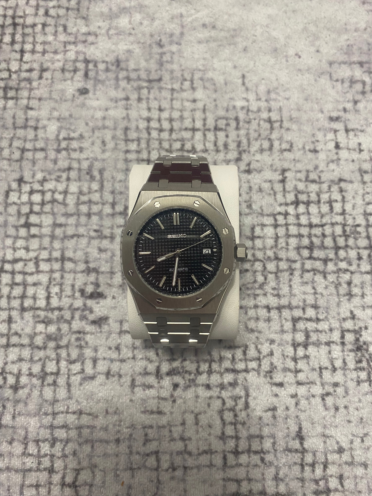 Montre Automatique — Boîtier Octogonal & Cadran Tapisserie Noir