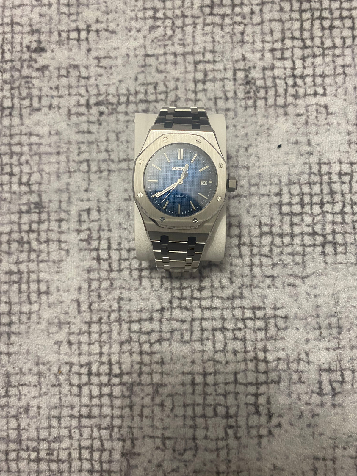 Montre Automatique — Boîtier Octogonal & Cadran Tapisserie Bleu Nuit