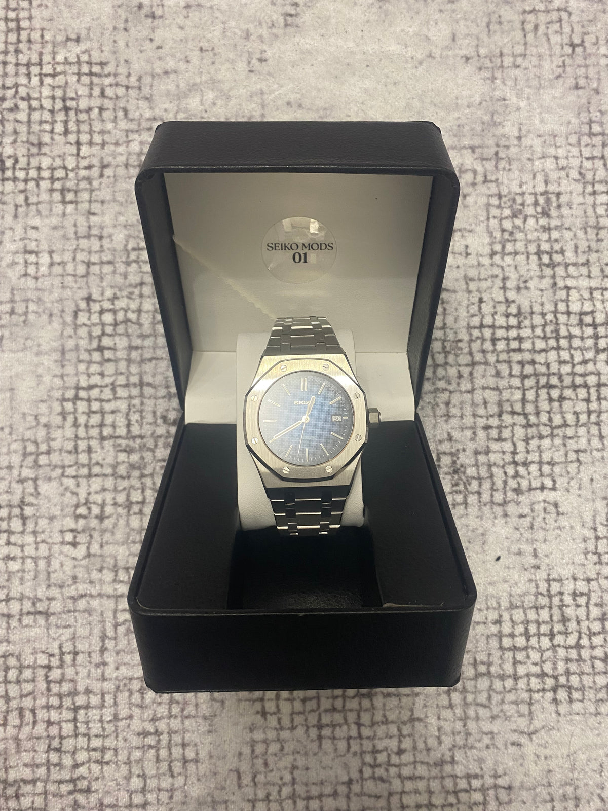 Montre Automatique — Boîtier Octogonal & Cadran Tapisserie Bleu Nuit