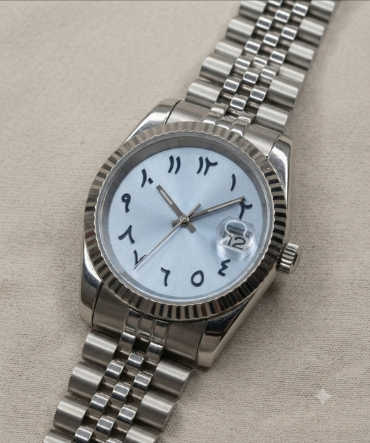 Montre Automatique — Cadran Bleu Glacé & Chiffres Arabiques