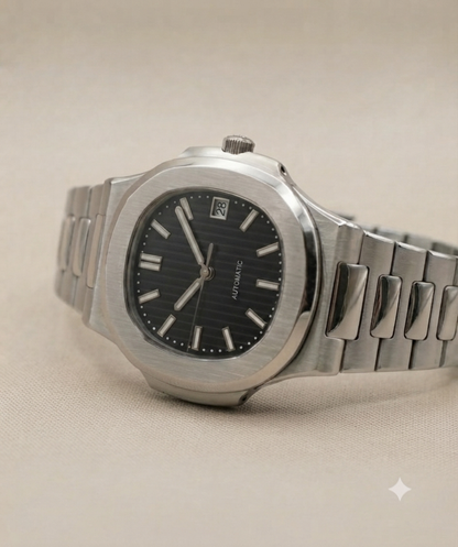 Montre Automatique — Boîtier Coussin & Cadran Noir Strié