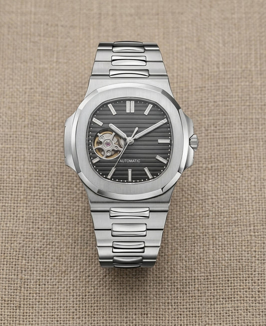 Montre Automatique — Boîtier Coussin & Cadran Cœur Ouvert